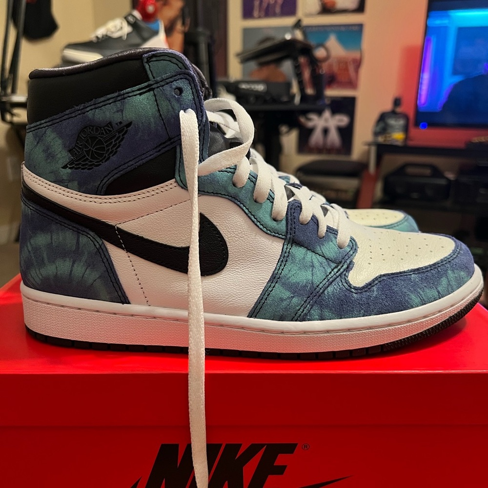 Women’s Air Jordan 1 Tie Dye (Toe Box Painted White)
Women’s 11/Men’s 9.5